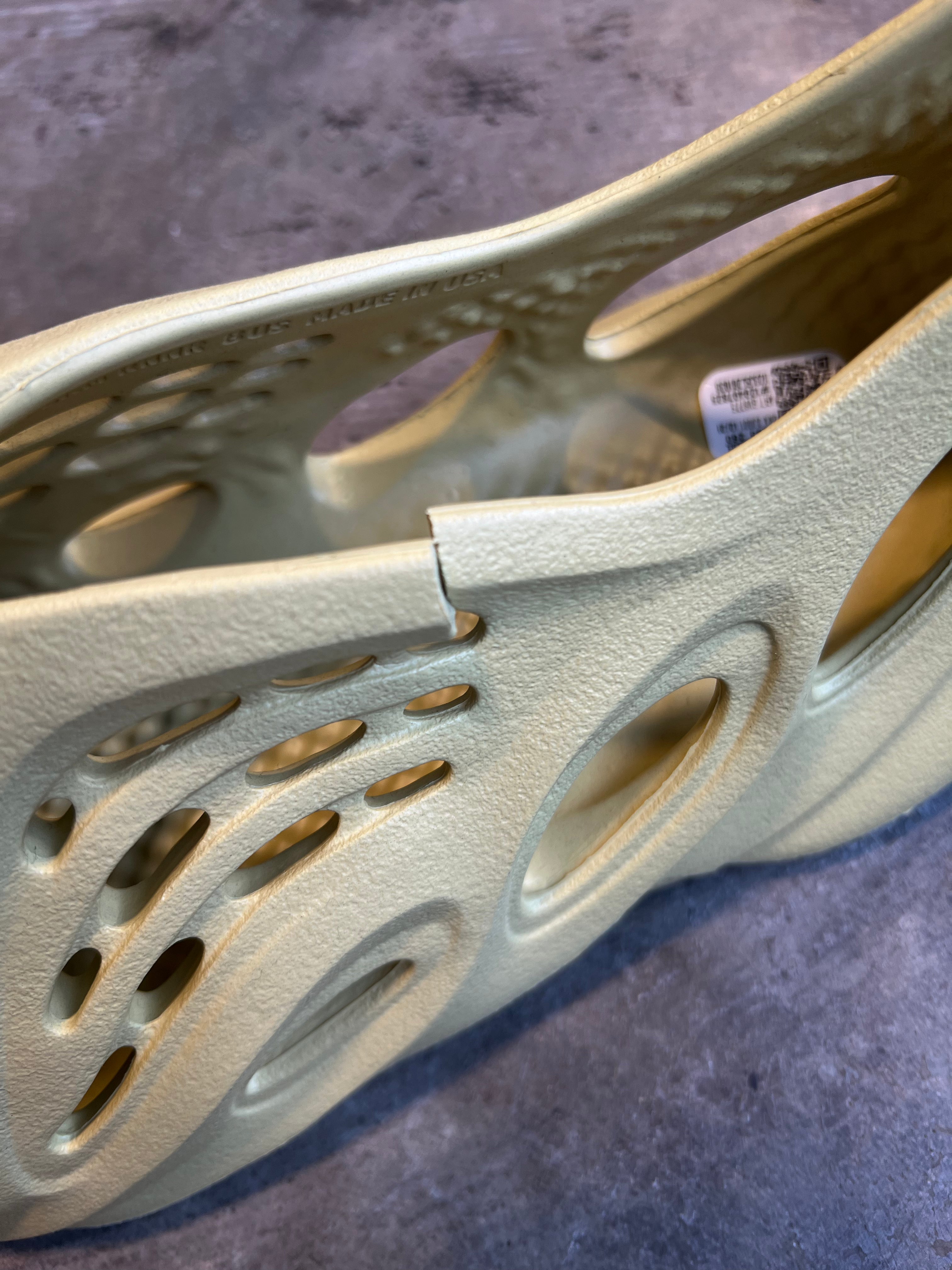 YEEZY FOAM RUNNER 'SULFUR'